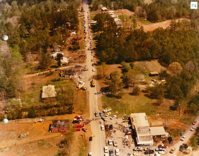 Straight-on view of the Flight 242 forced landing site on Dallas-Acworth Highway in New Hope, GA