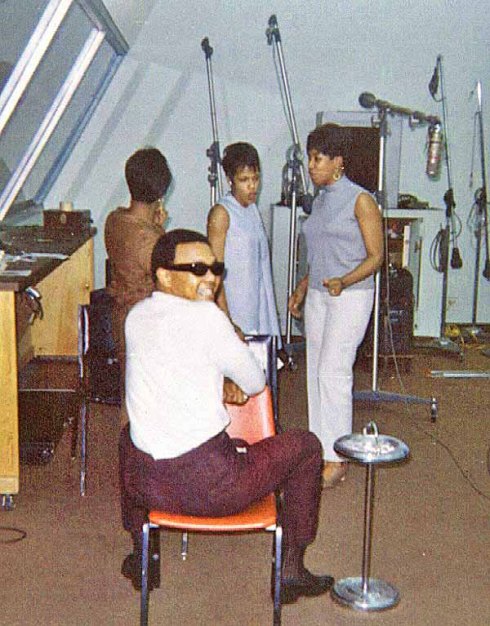 (L-R) Carolyn, Erma, and Aretha Franklin, with Aretha’s husband Ted White. The sisters are working out the “Sock it to me” vocals for Respect at the Atlantic Records Studio in NYC on February 14, 1967